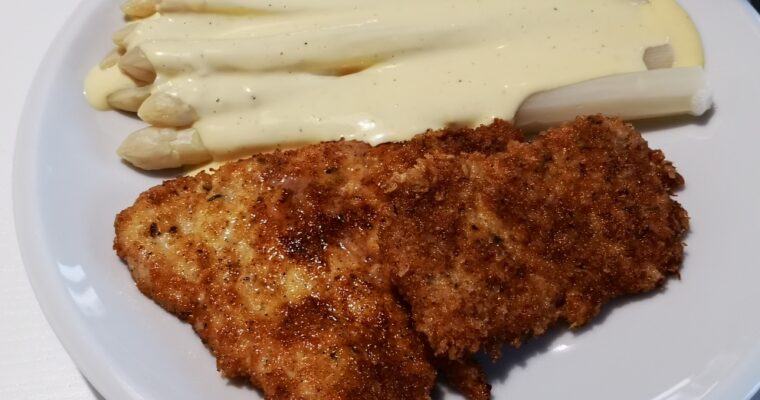 Wiener Schnitzel mit Spargel und Sauce Hollandaise