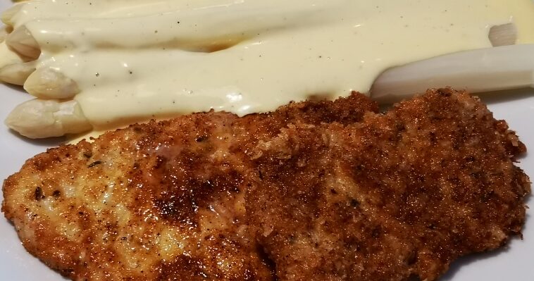 Wiener Schnitzel mit Spargel und Sauce Hollandaise