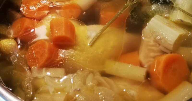Basic Hühnersuppe